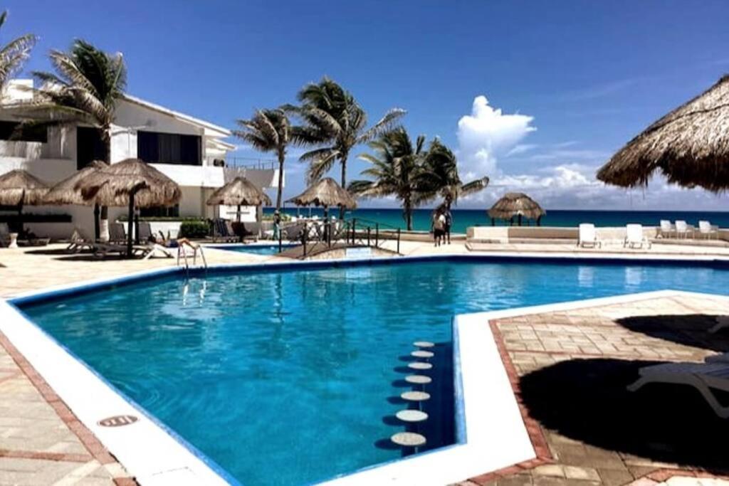 Neat Beachfront At Brisas Apartamento Cancún