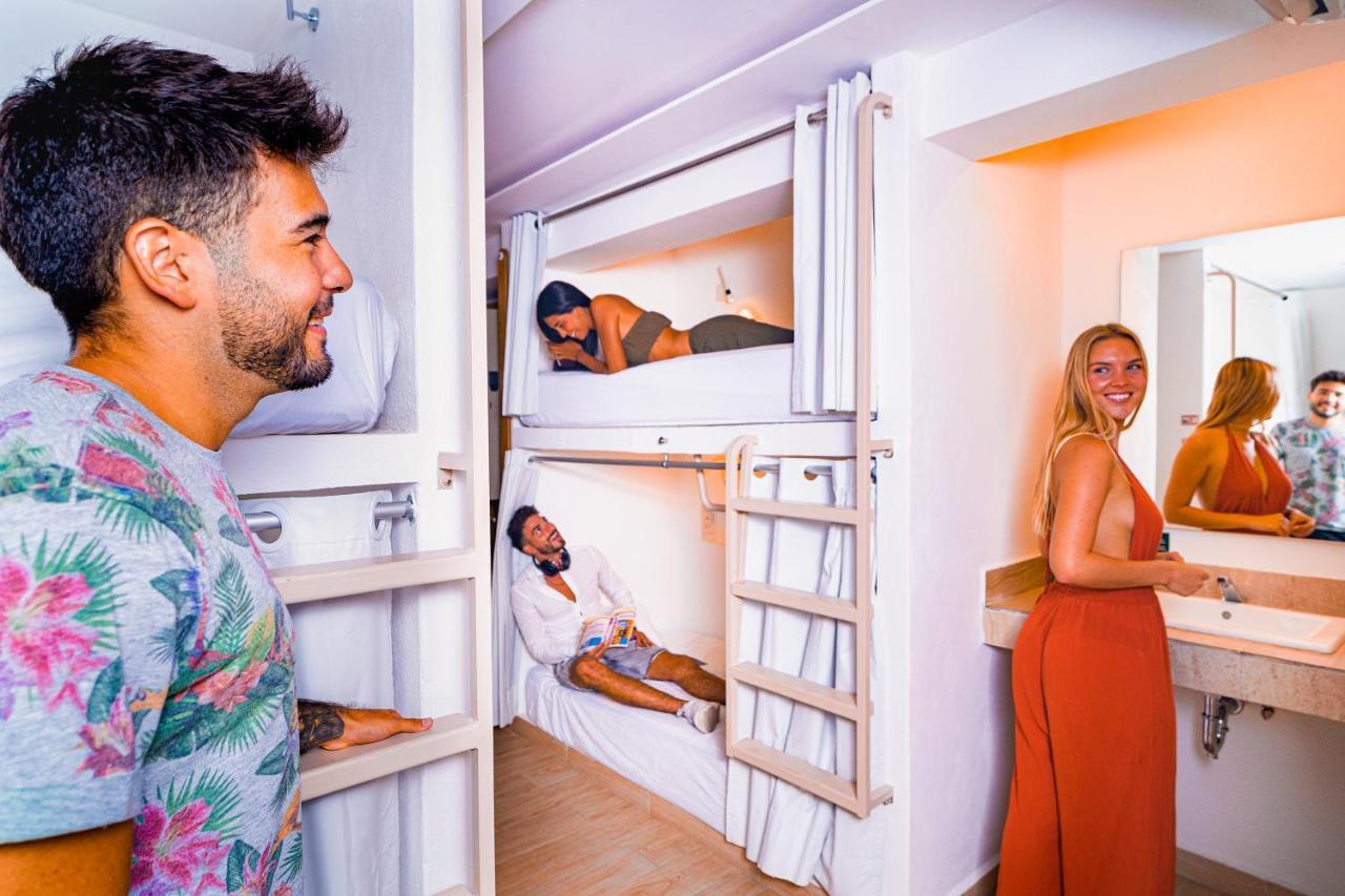 Nomads Party Hotel 4*
