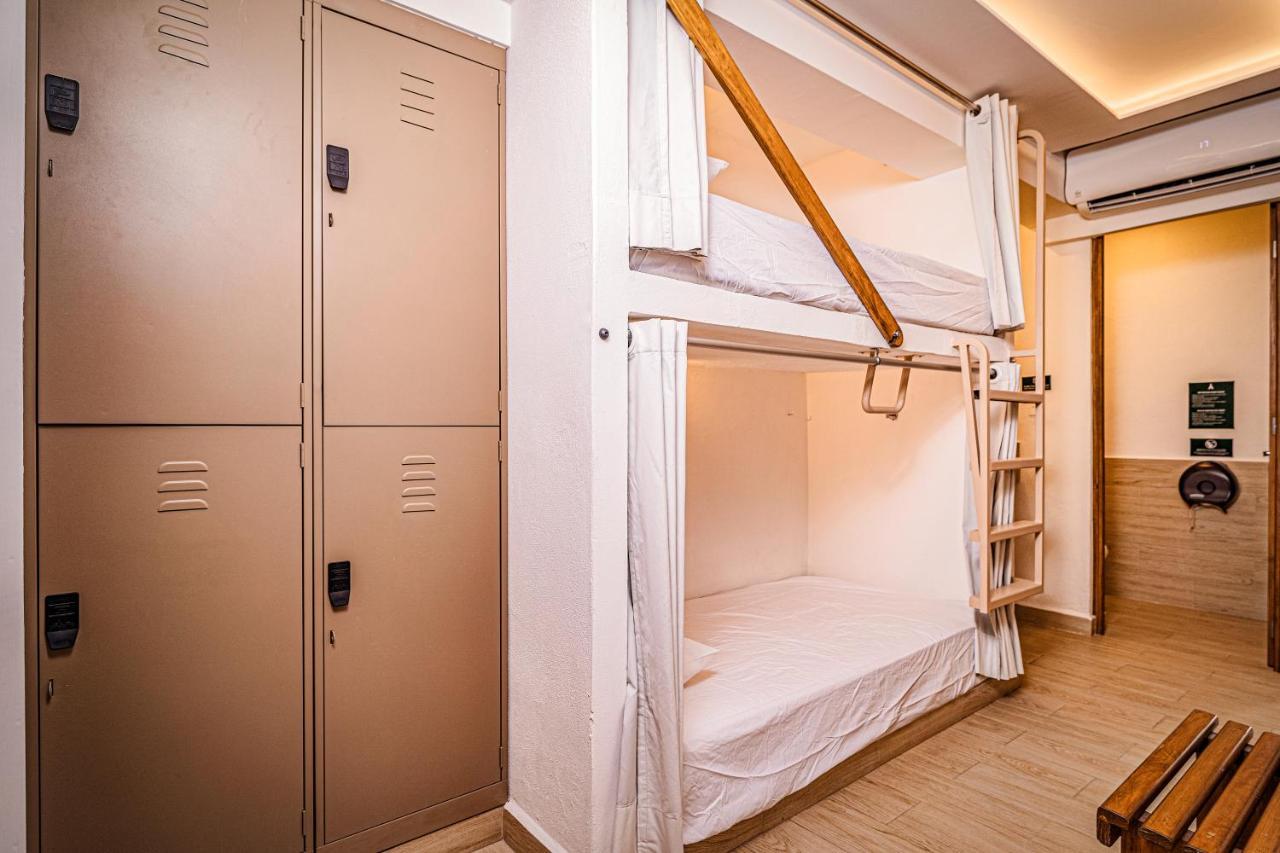 Nomads Party Hotel
