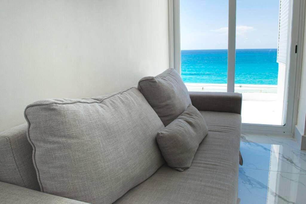 Luxury Ocean Front Apartment, 2 Bedroom Beach, Gym, * Cancun