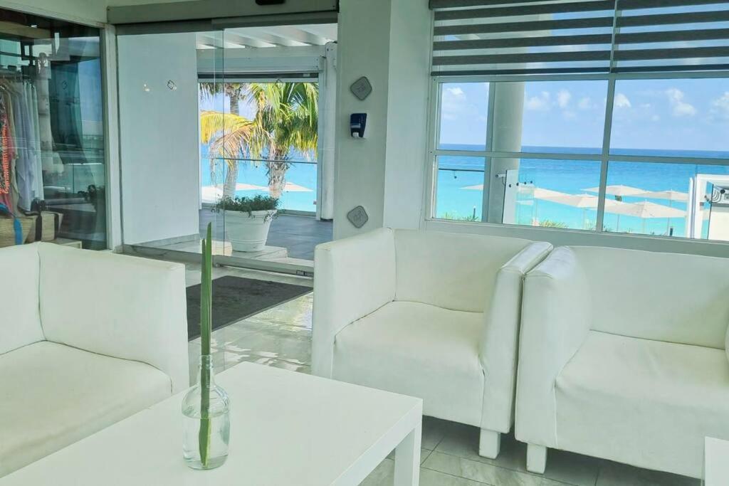Luxury Ocean Front Apartment, 2 Bedroom Beach, Gym, * Cancun