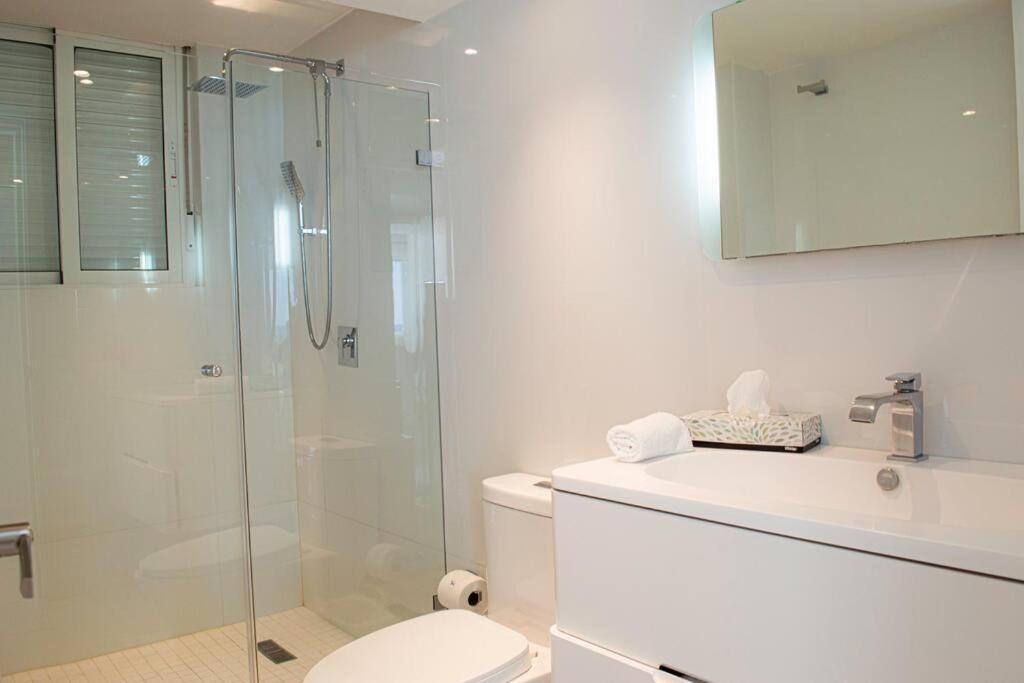 Apartment Luxury Ocean Front Apartment, 2 Bedroom Beach, Gym,