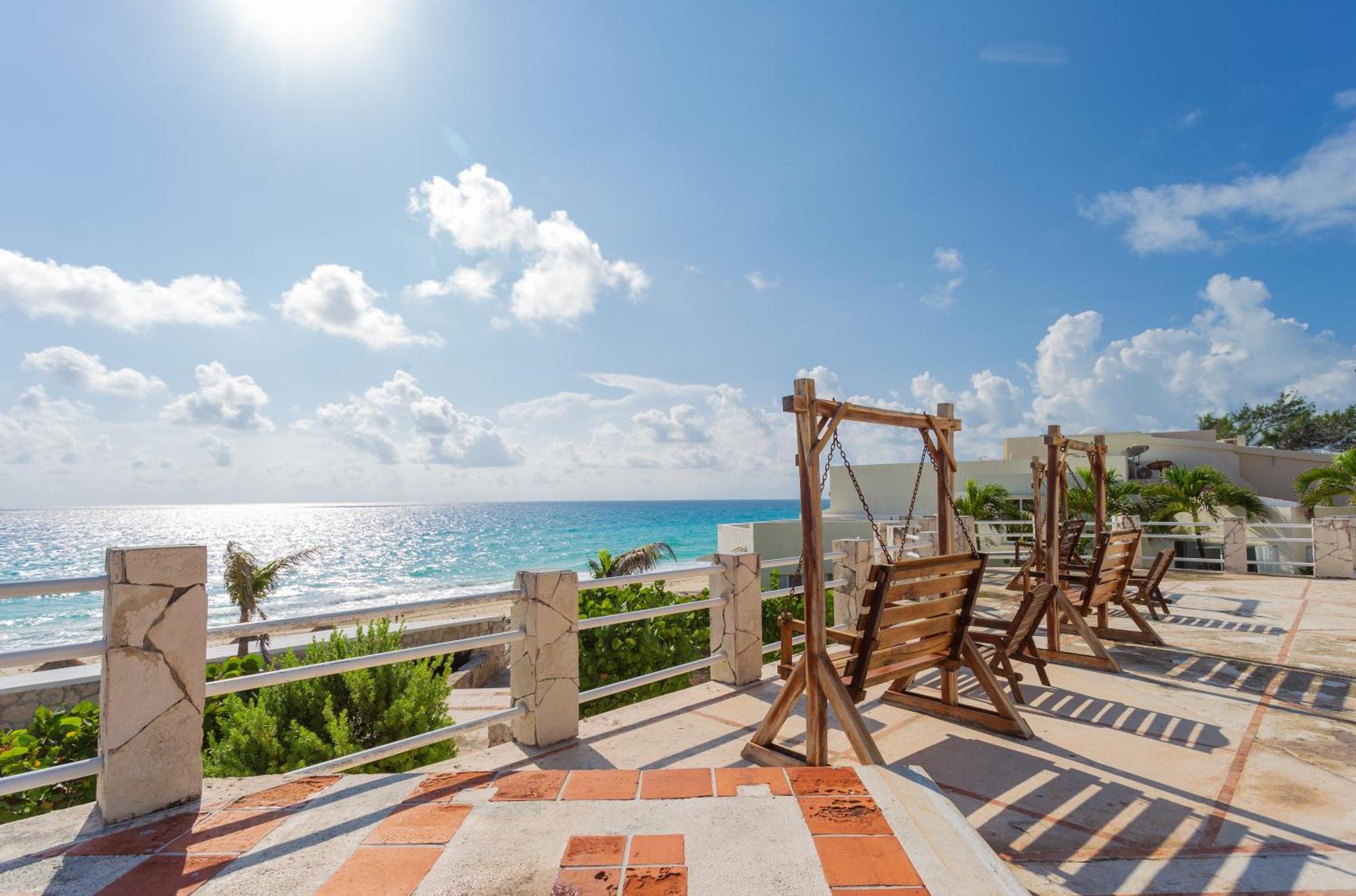 Apartment One Bedroom Garden Level With Partial Ocean View Zone *
