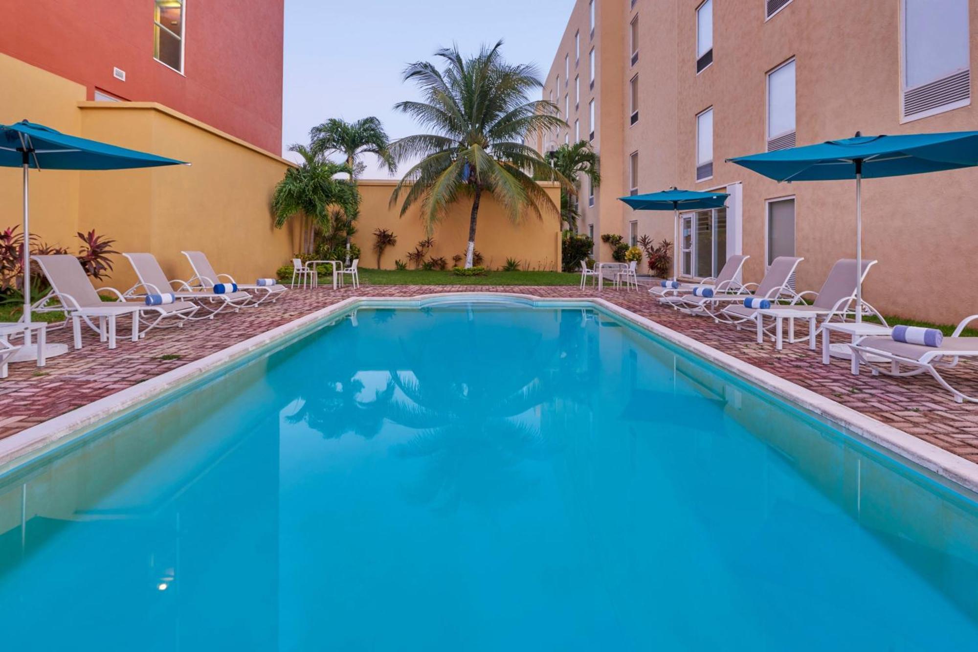 Express Junior By Marriott Hotel Cancun