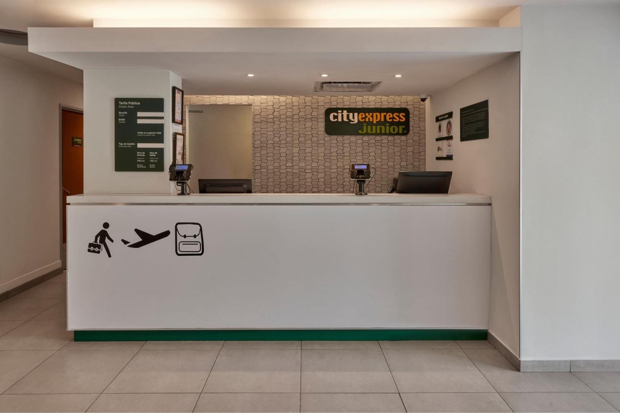 Hotel Express Junior By Marriott Cancun