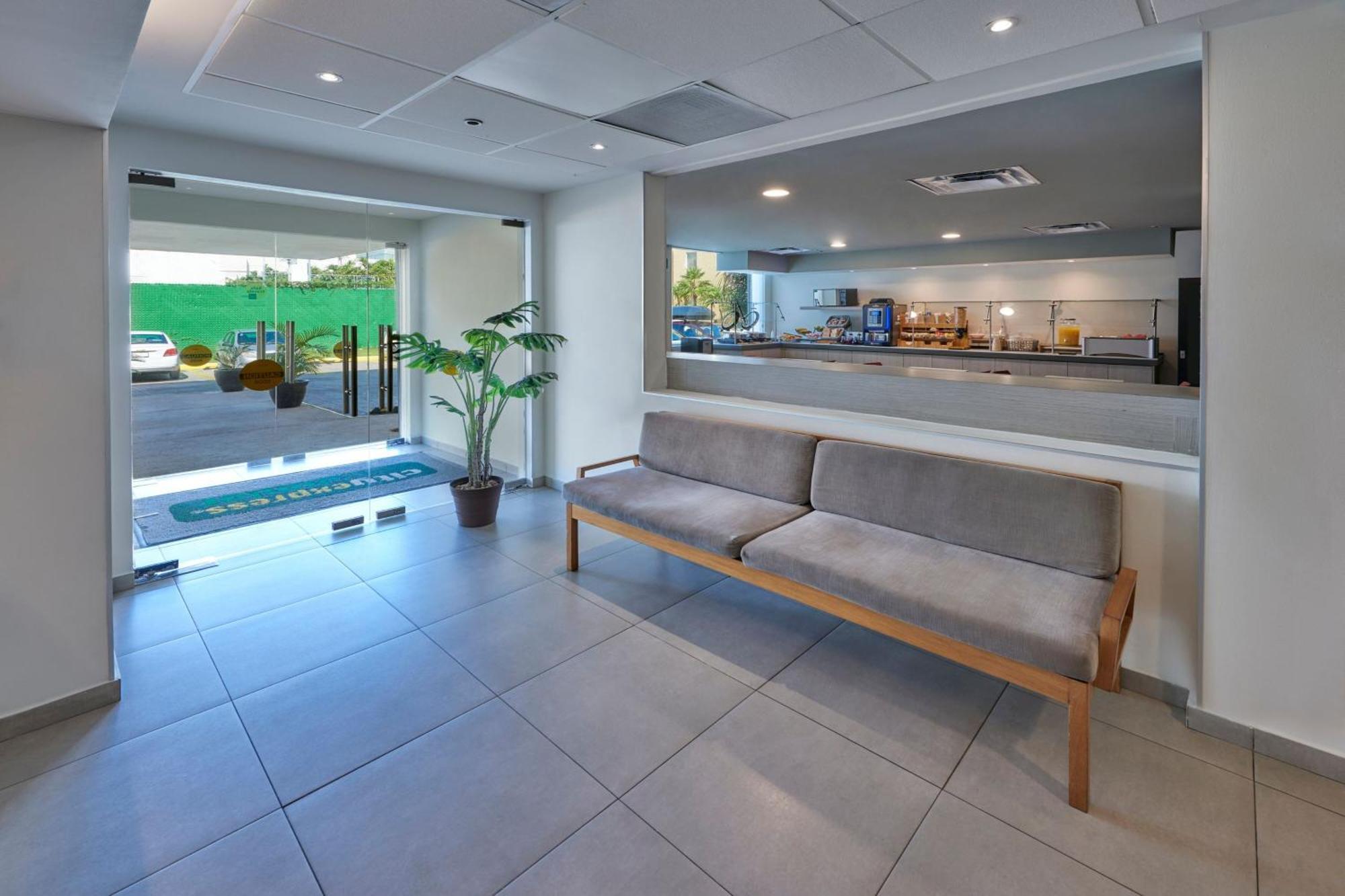 Hotel Express Junior By Marriott 3*
