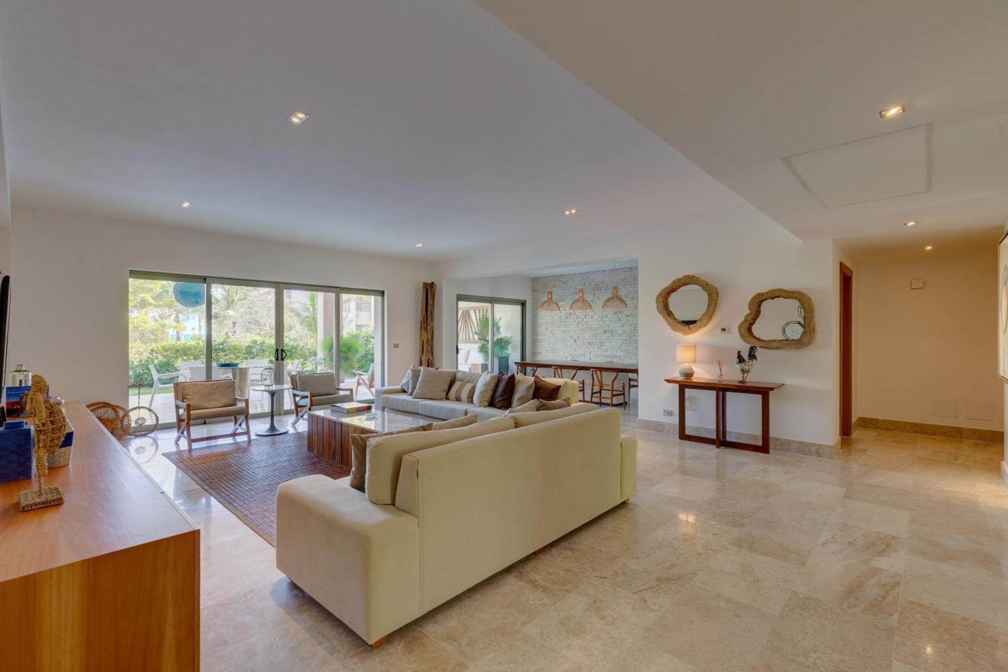 Beach Front Marina & Golf Luxe Playa Mujeres