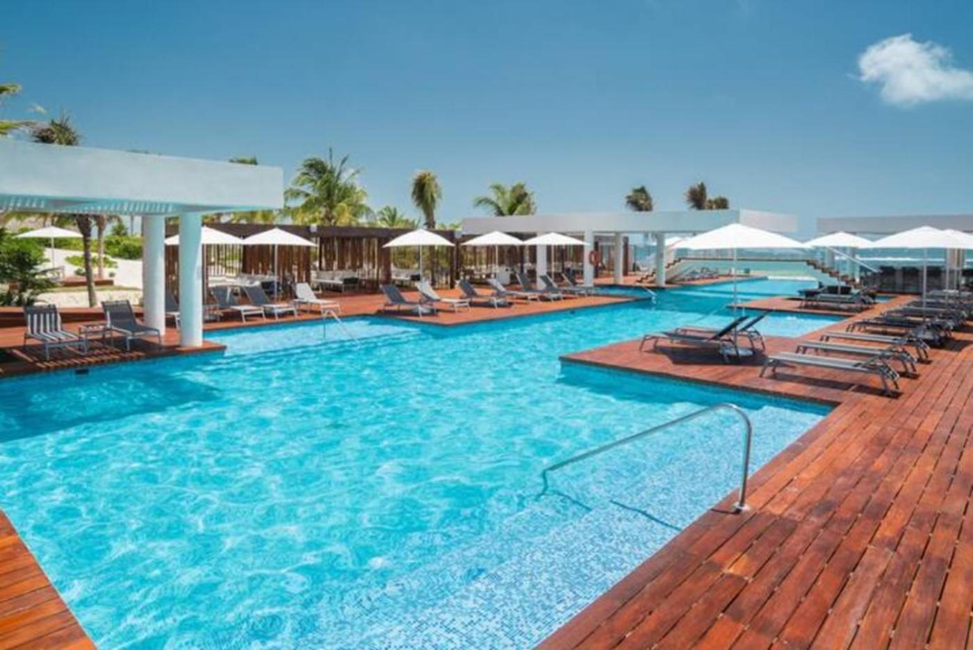 Beach Front Marina & Golf Luxe Playa Mujeres *