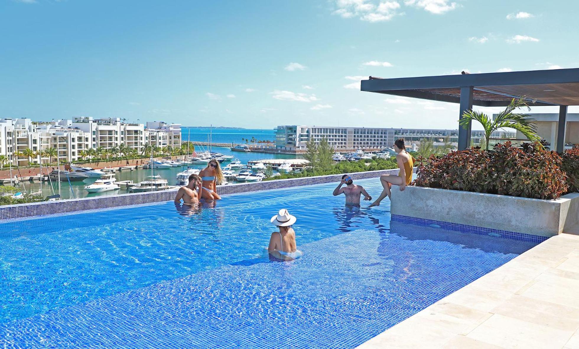 Beach Front Marina & Golf Luxe Playa Mujeres Apartamento Cancún