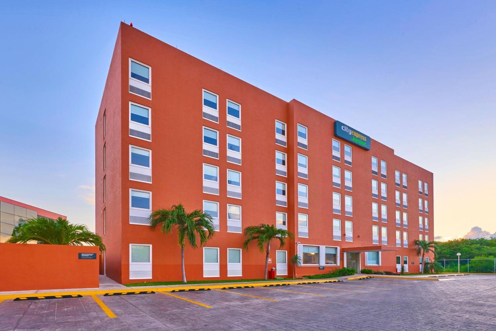 Express Junior By Marriott Hotel Cancun