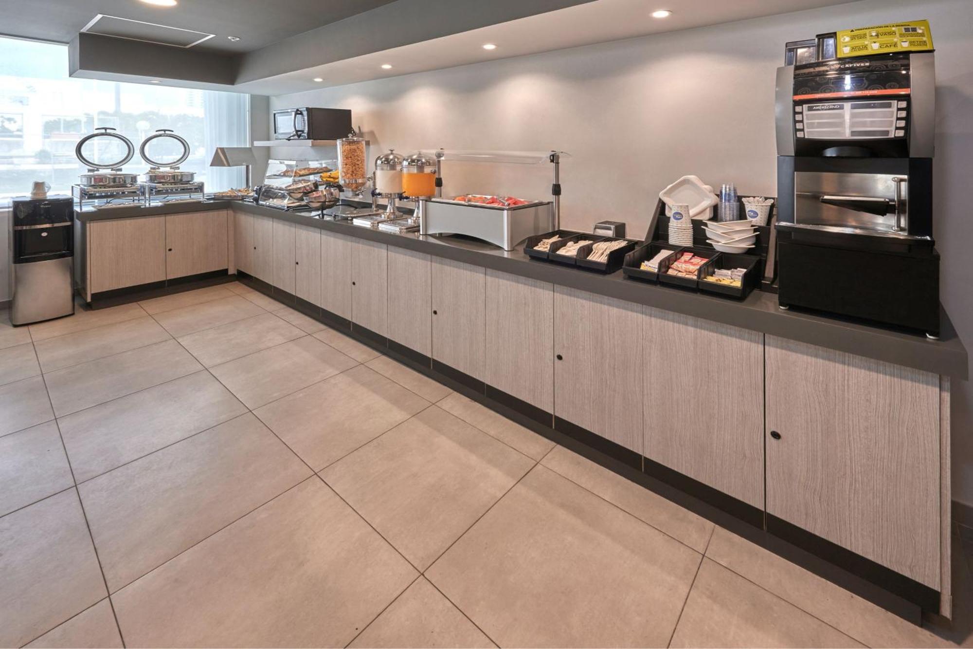 Hotel Express Junior By Marriott 3*
