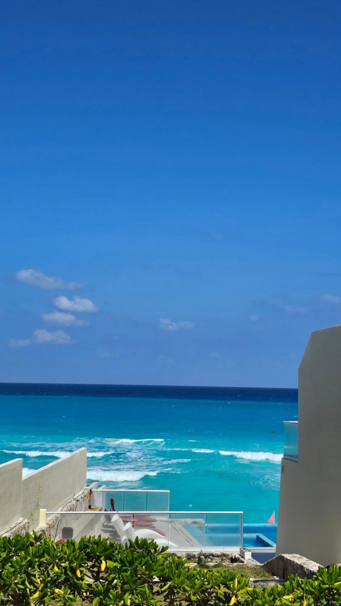 Front * Cancun