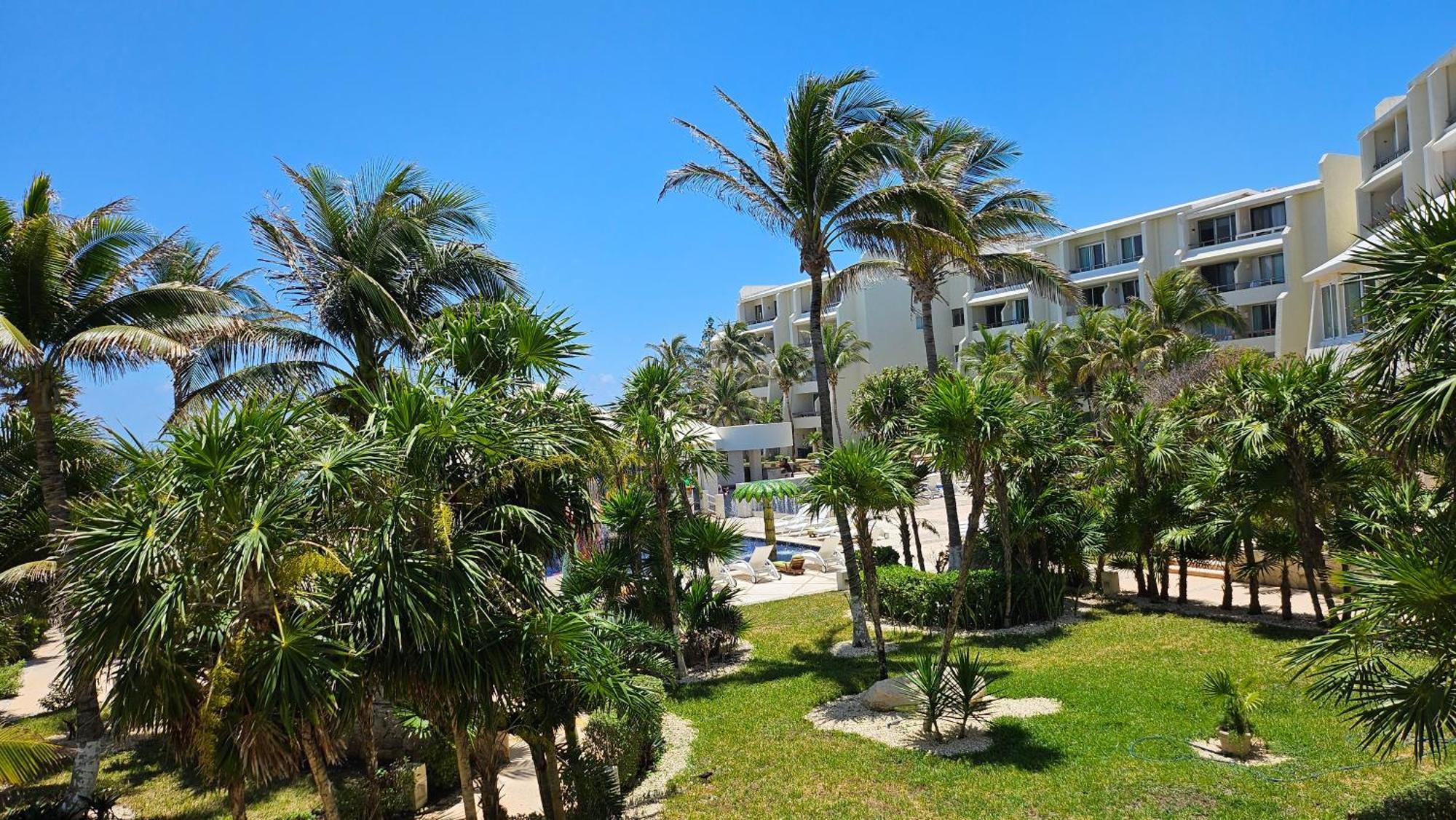 Front Apartment *