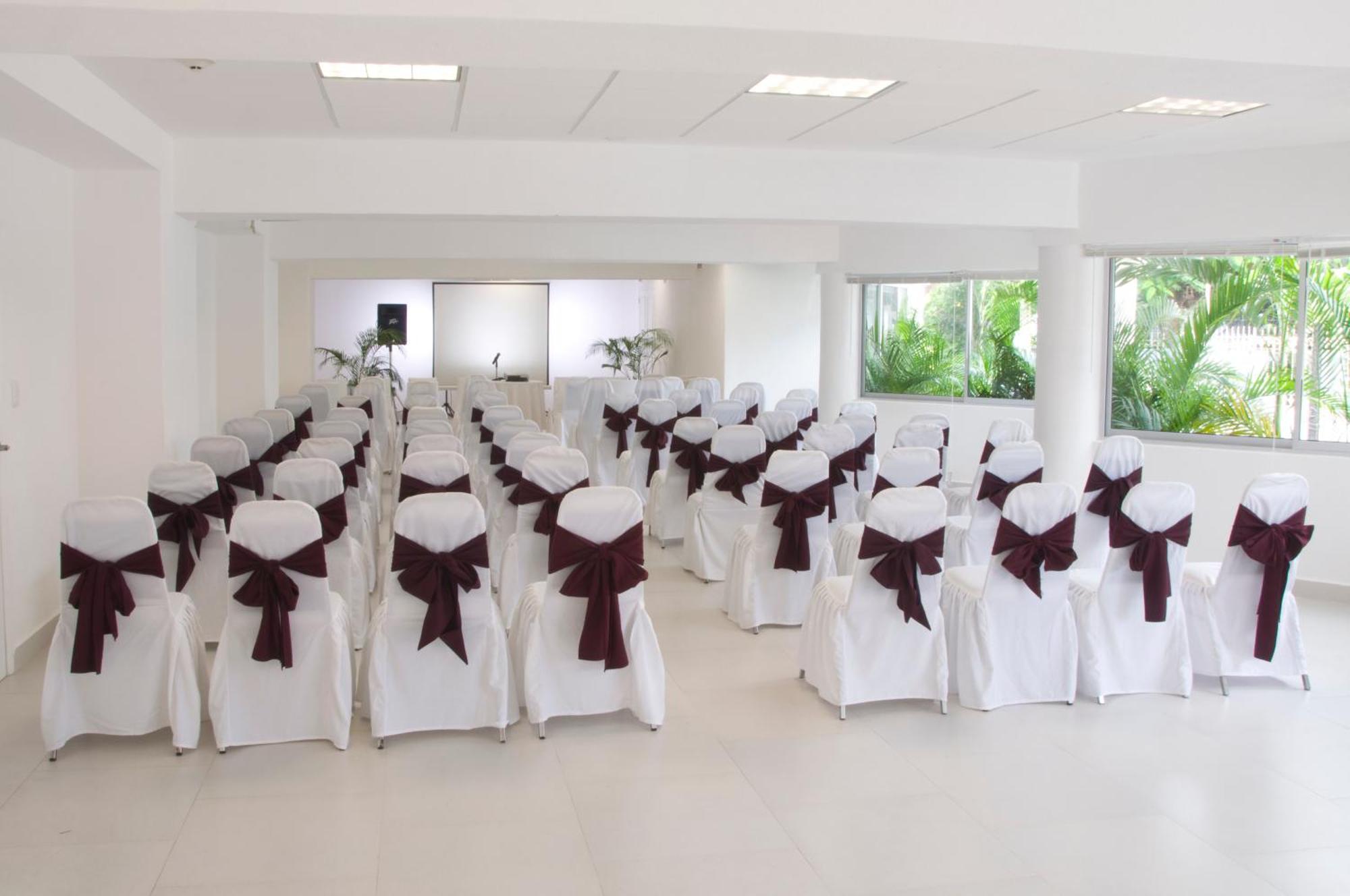Hotel Adhara Express Cancún