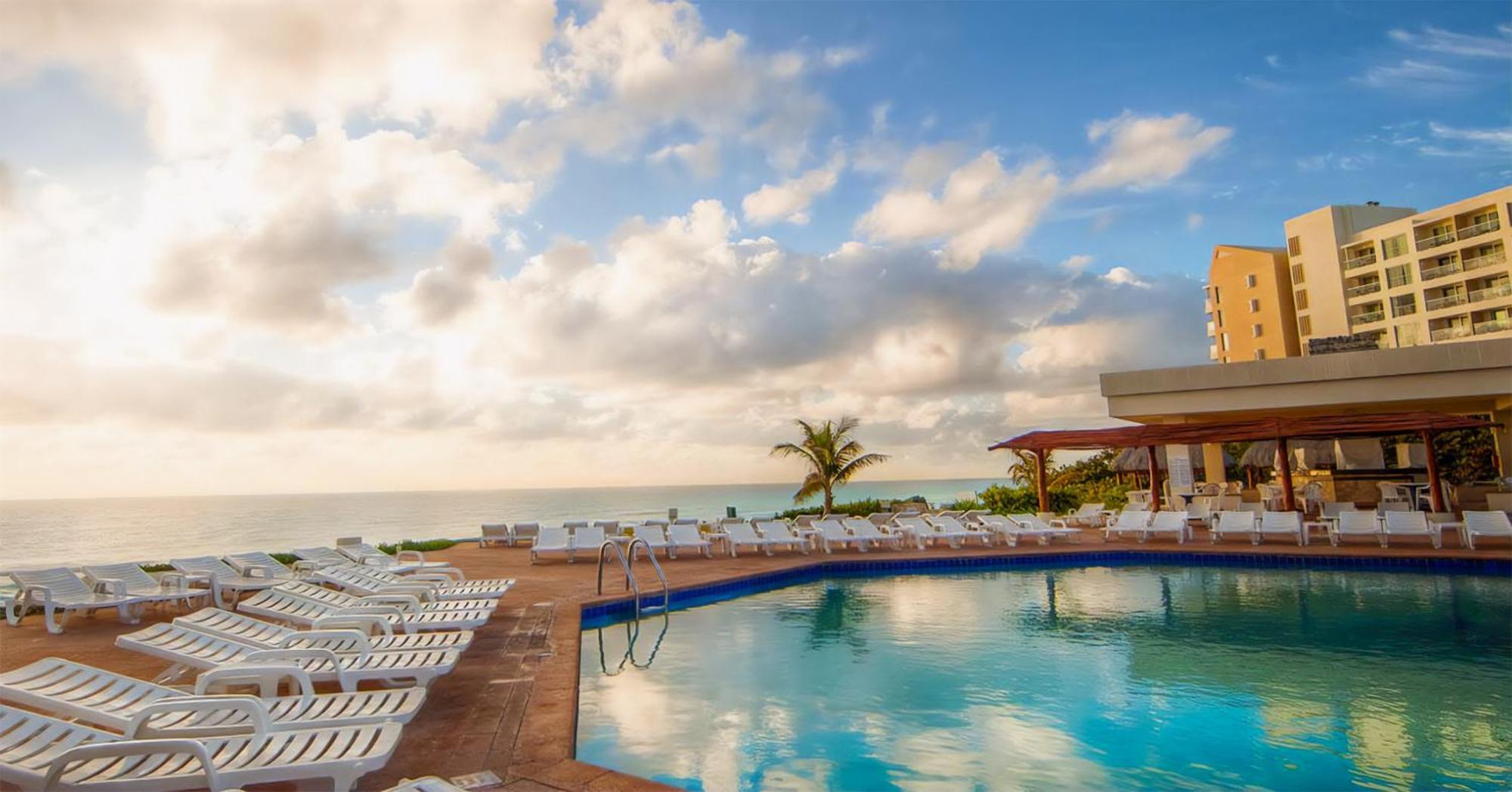 Front Place Cancún