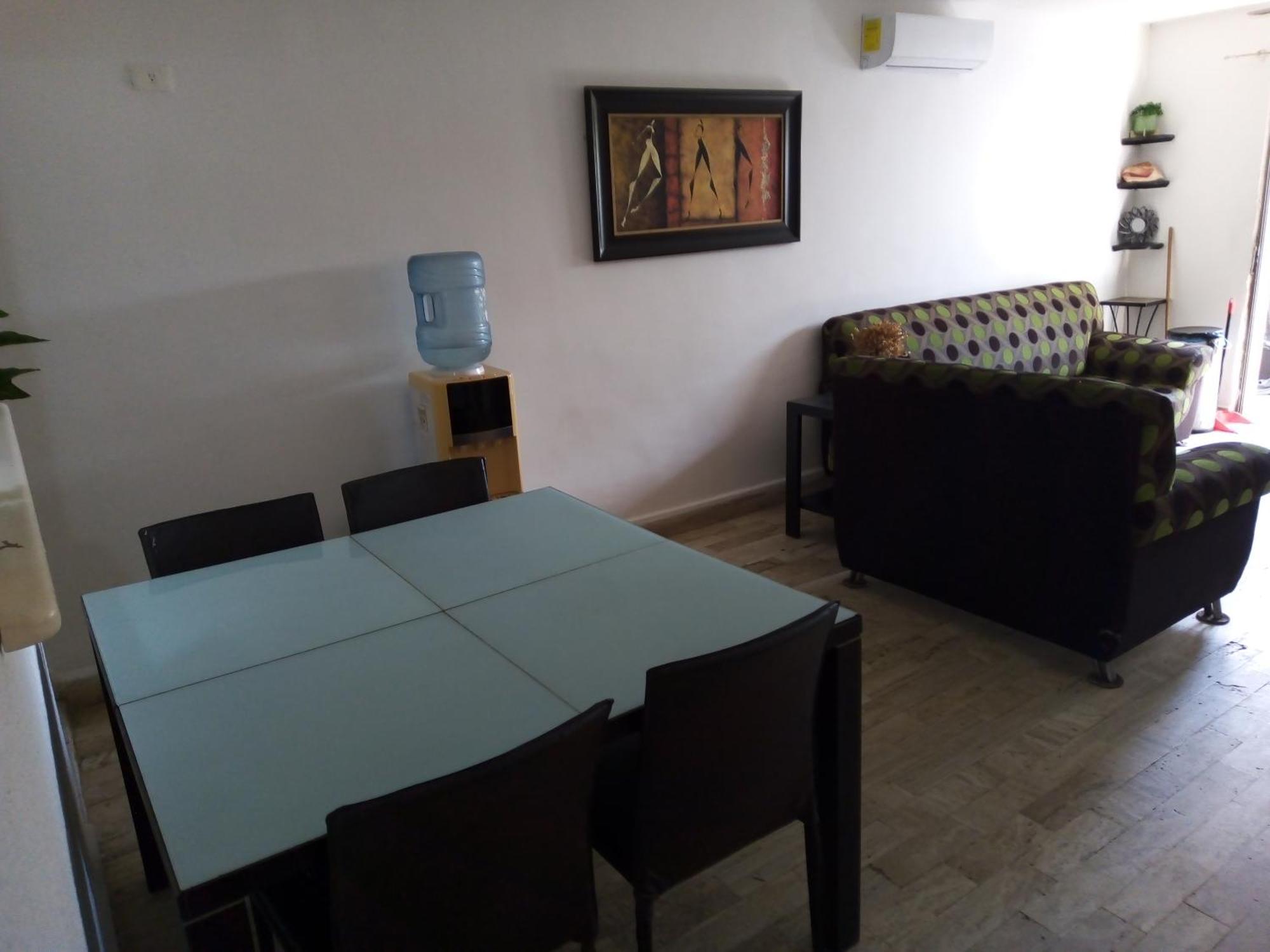 La Escarlata De Eli En El 211 Apartamento *
