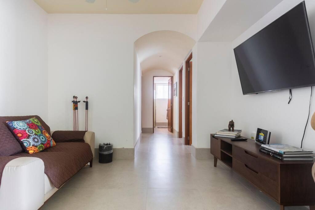 Stunning In Excellent Location