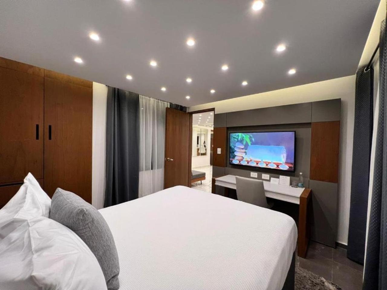 Seven Boutique Aparthotel 3*