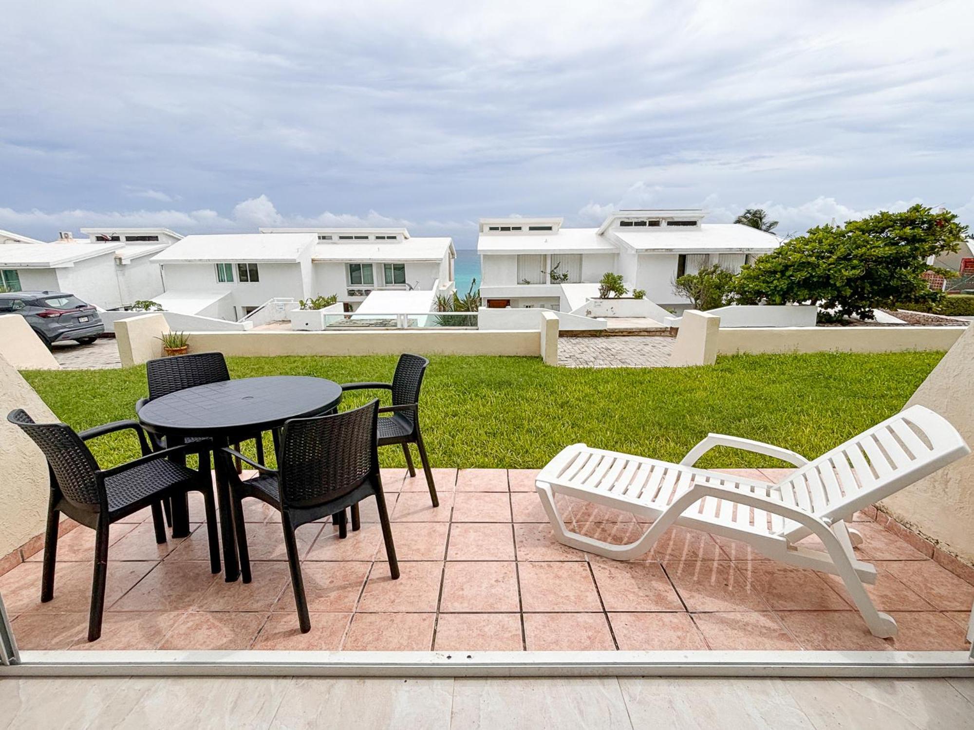 Apartment Beach Apartment Brisas Cancun, View And Private Garden, Zona Hotelera Cancun, Ground Floor *