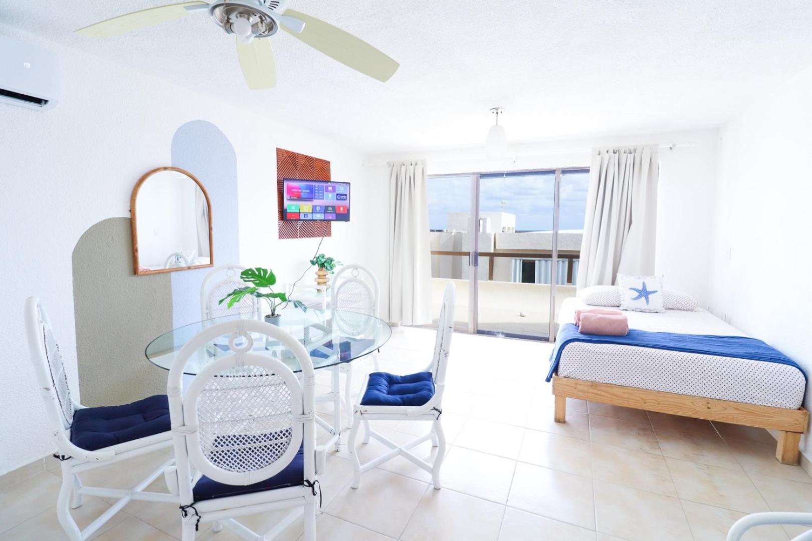 Apartamento With Balcony & Partial Ocean View At Marlin