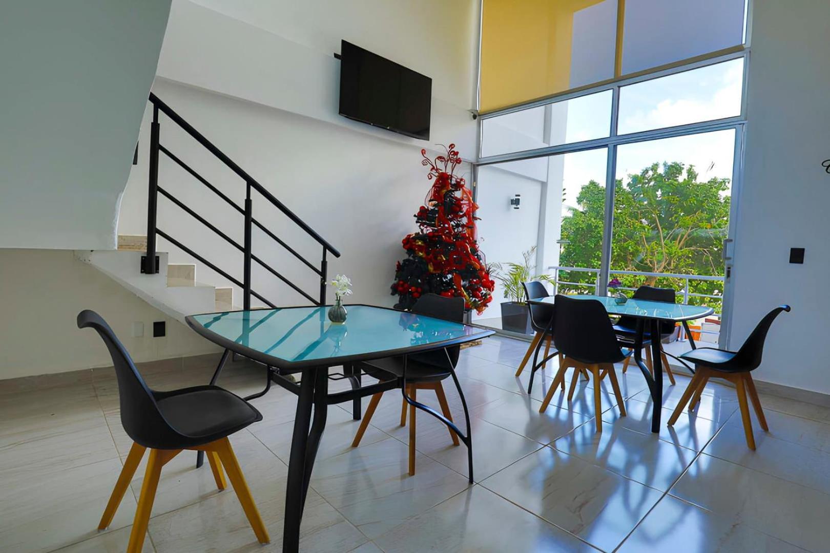 Spacious With Gym & Pool *