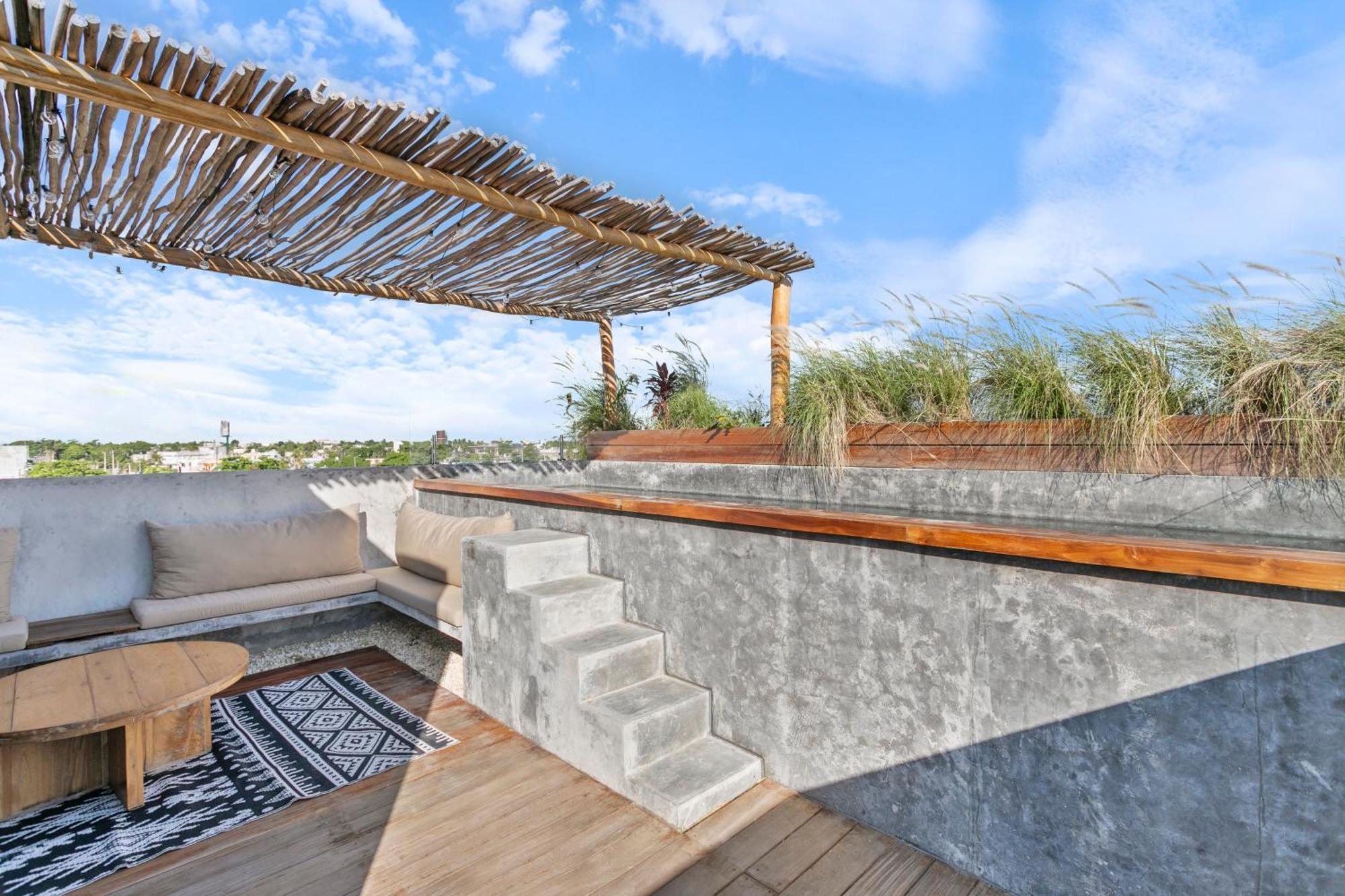 Grand Loft With Rooftop Pool In The Heart
