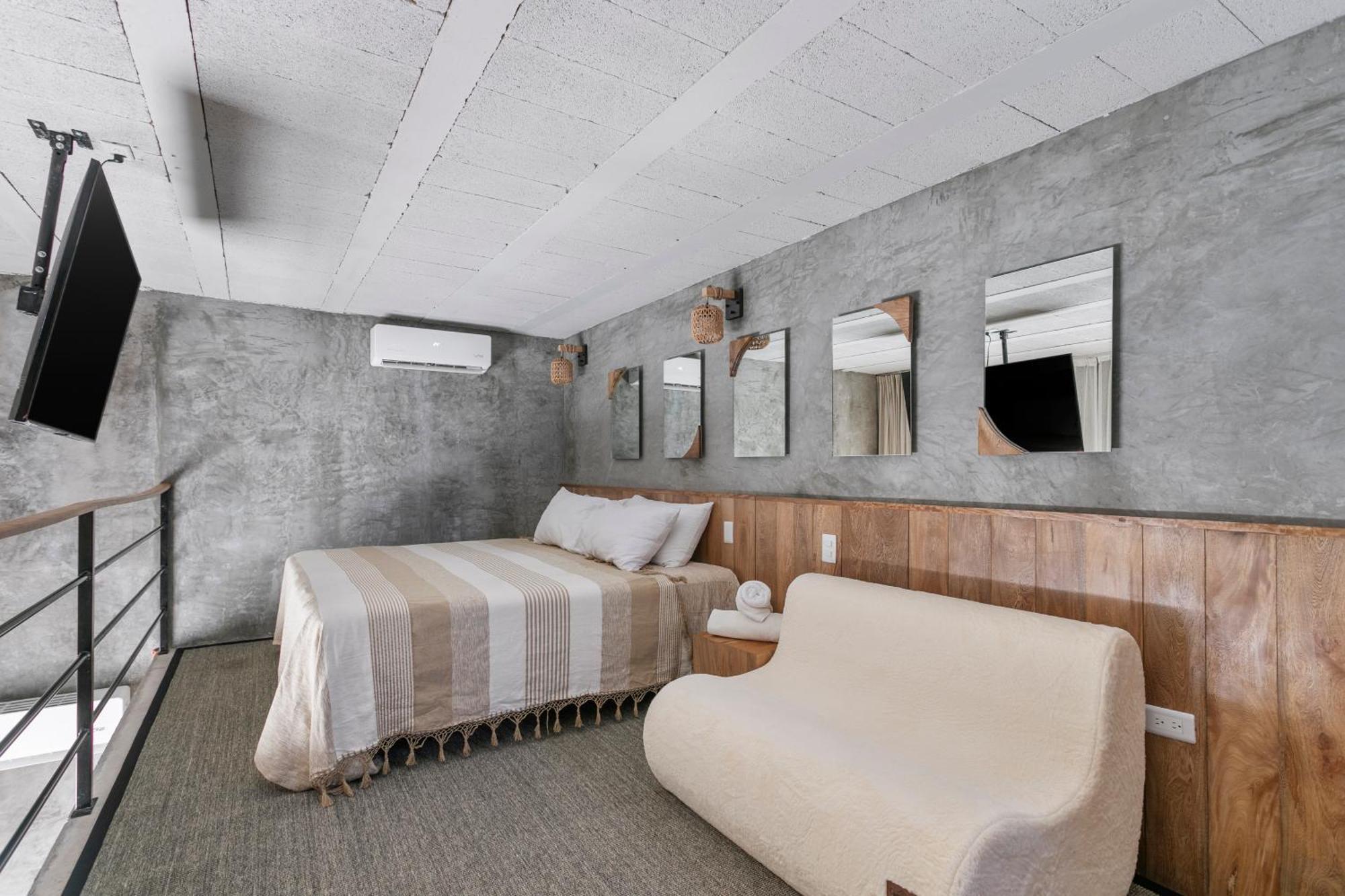 Grand Loft With Rooftop Pool In The Heart *