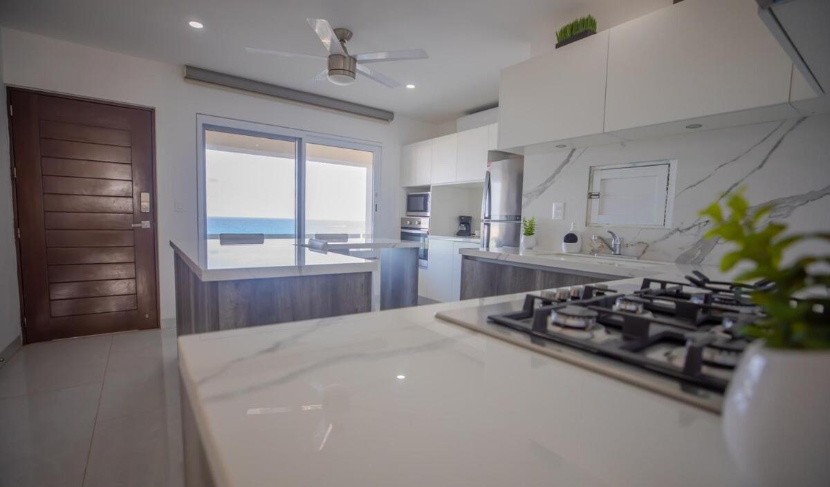 Ocean & Lagoon View Penthouse Apartment Cancun