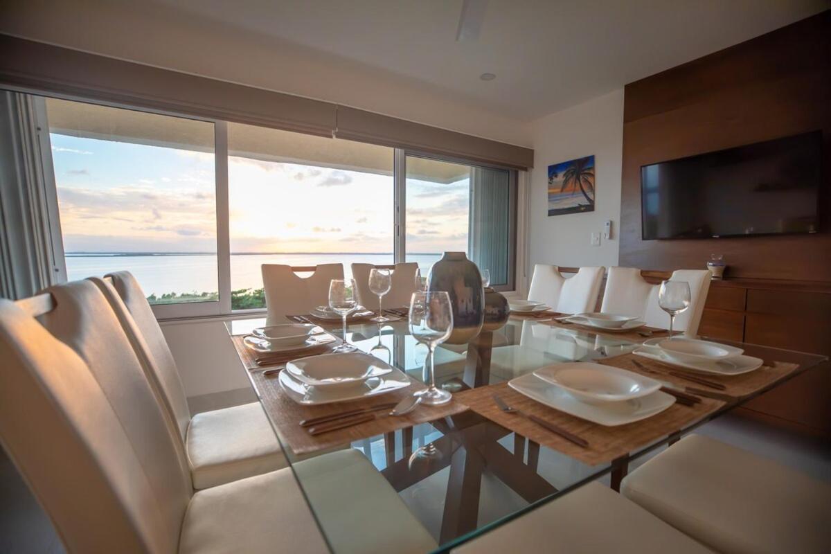 Ocean & Lagoon View Penthouse Apartment
