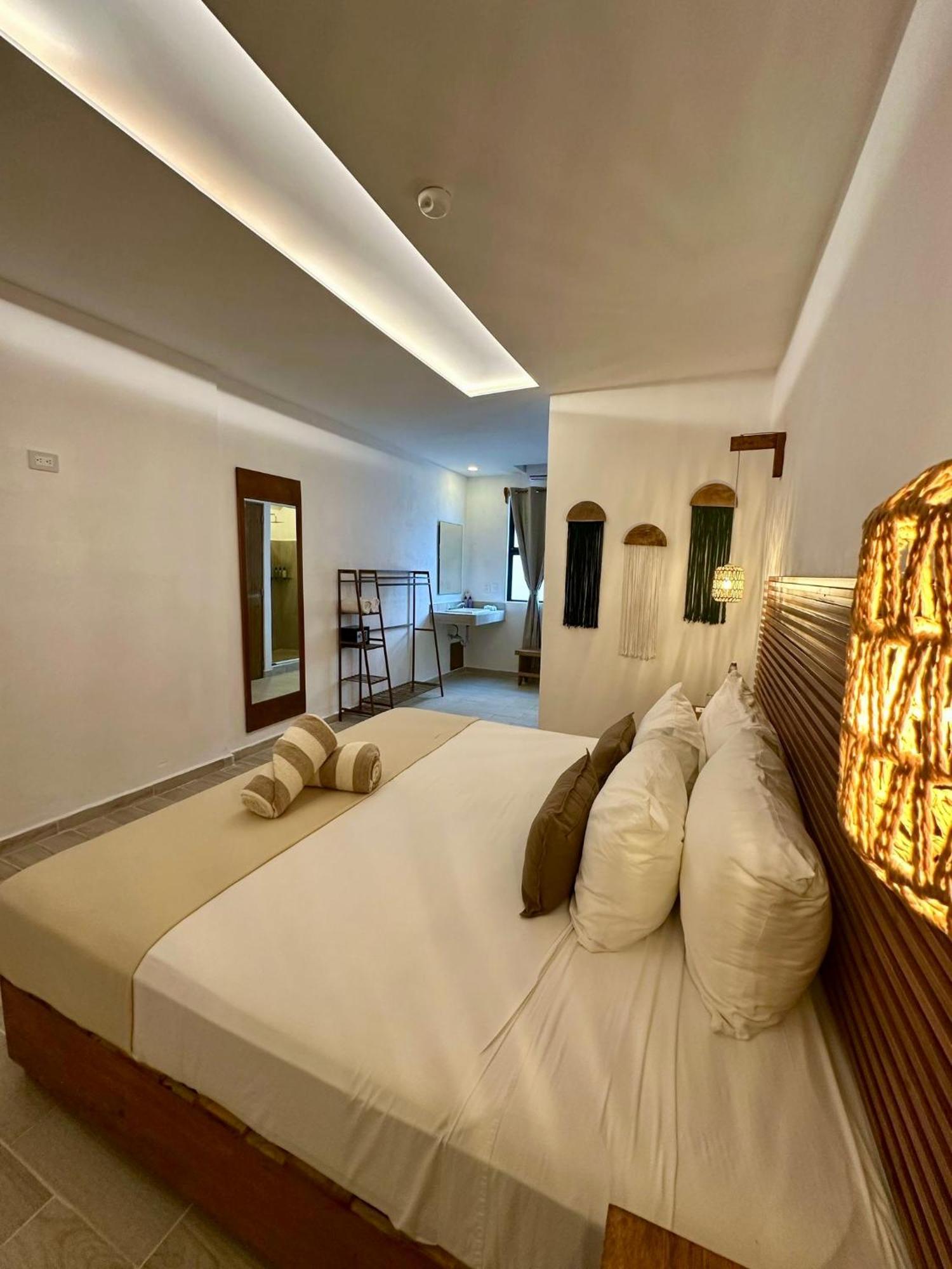 Nomads Party Hotel
