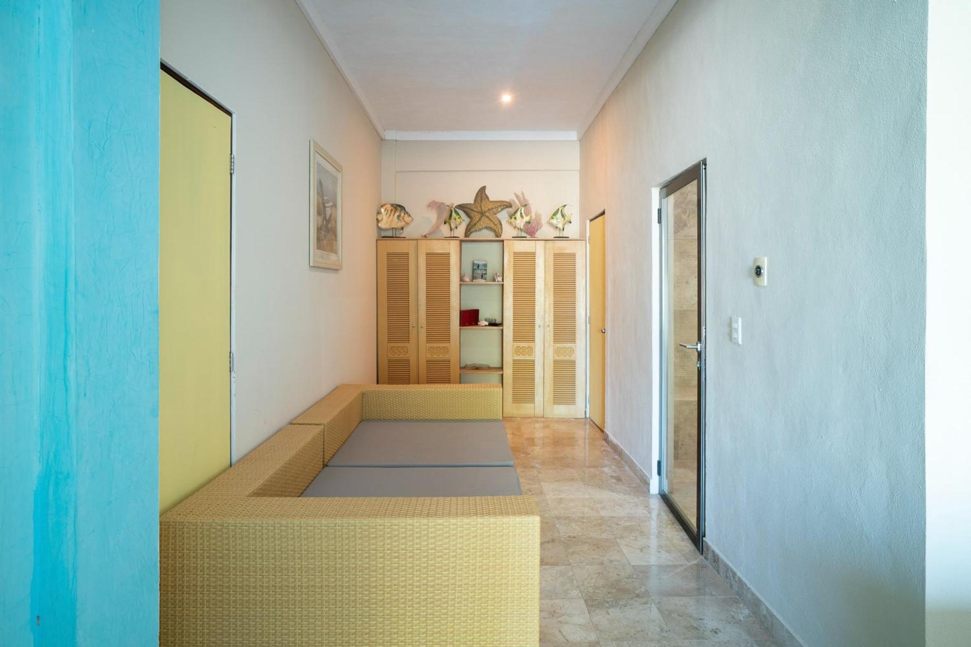 Hotel Capital O International Airport 24 P 7 2*
