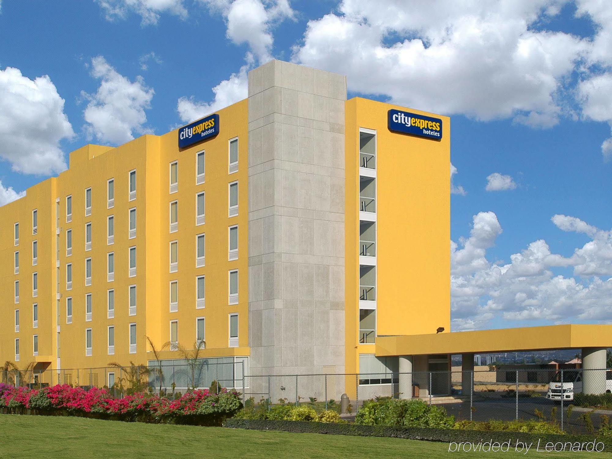 Hotel Express Junior By Marriott Cancun