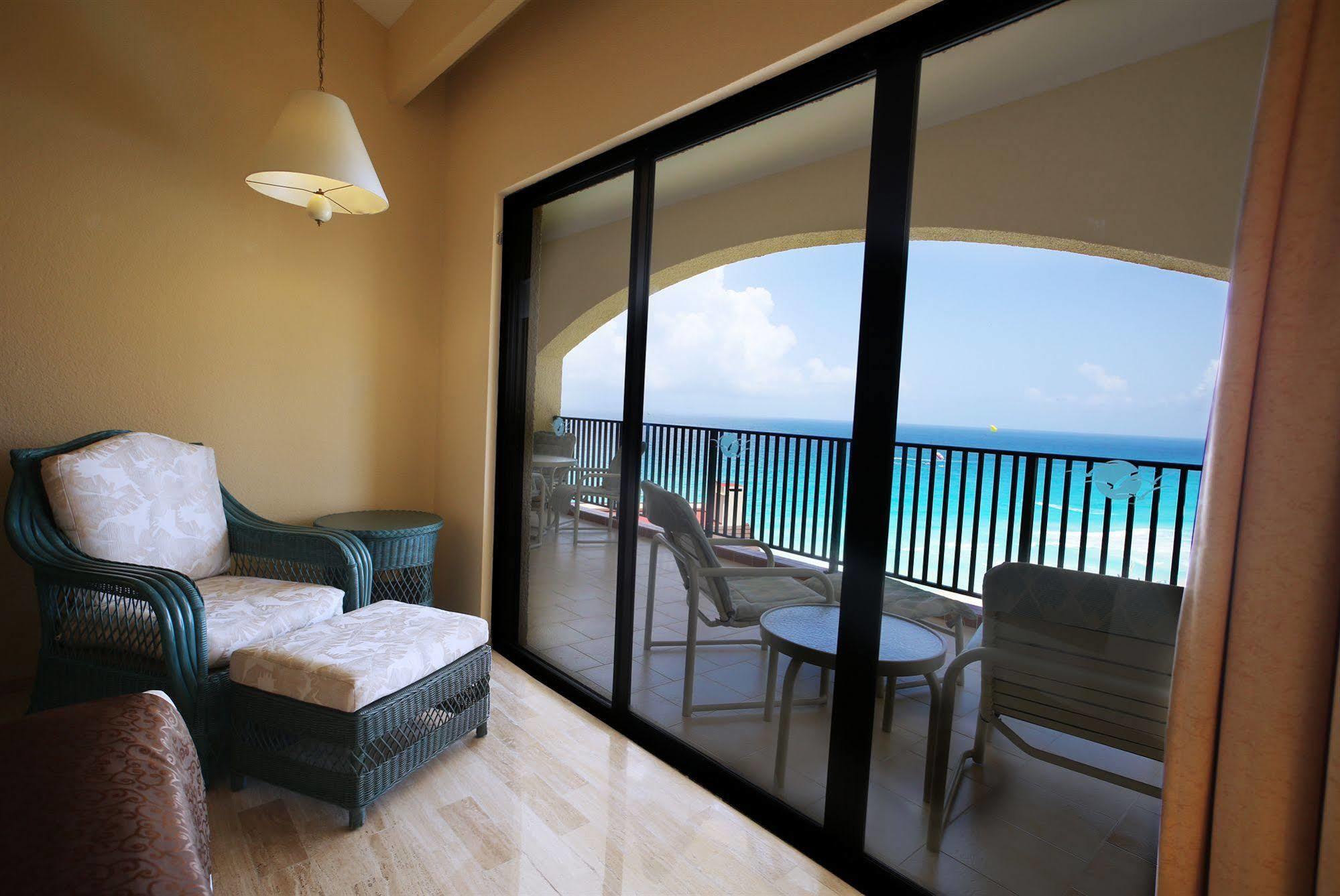 Resort The Royal Islander - An