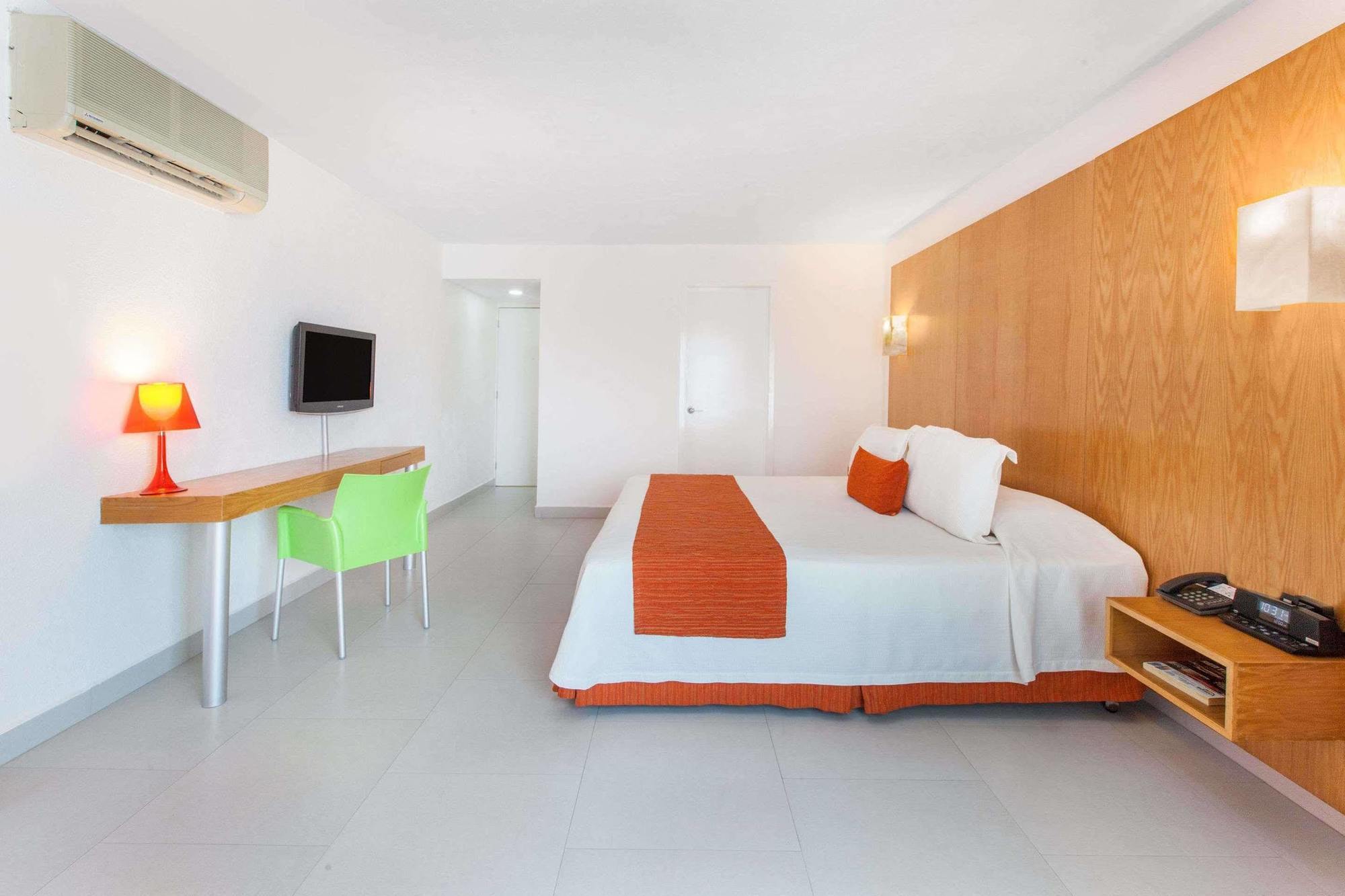 Adhara Express Hotel Cancún