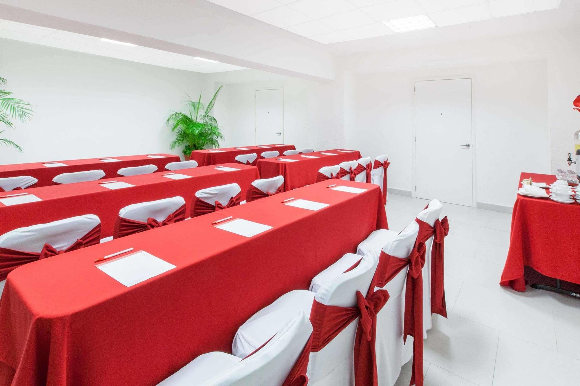 Hotel Adhara Express Cancún
