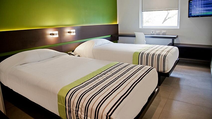 Hotel Express Junior By Marriott Cancun