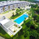 Casa nueva con 3 recamaras y a un lado de alberca
