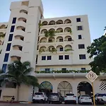 CANCUN! Departamento familiar sobre la Playa!! Apr 3- Aug 30th 2022 No elevator 7th floor