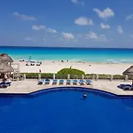 CANCUN! Departamento familiar sobre la Playa!! Apr 3- Aug 30th 2022 No elevator 7th floor