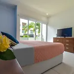 Quinta Spring, Cancun