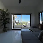 Big Penthouse With Amazing View, Private Rooftop & Jacuzzi