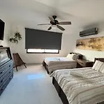 Big Penthouse With Amazing View, Private Rooftop & Jacuzzi