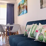 Oceanside Studio - Stunning Views, Ideal Location