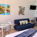 Oceanside Studio - Stunning Views, Ideal Location