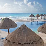 Cozy Ocean Front Penthouse At Marlin Beach