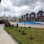 Descanso y diversión en privadas turquesa. Casa con alberca y terraza, Ven y disfruta.