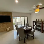 Casa Con Amplios Espacios