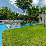 La Palapa - Beautiful Pool Home Sleeps Up To 8