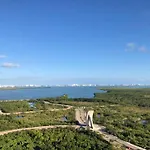 Beautiful 2B 2Br Ocean/Lagoon View Pool Gym