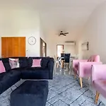 Villa Chloe. Modern 4 Rooms House With Pool